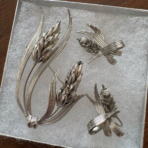 Vintage Cattail Or Wheat Brooch and Clip Earrings Set